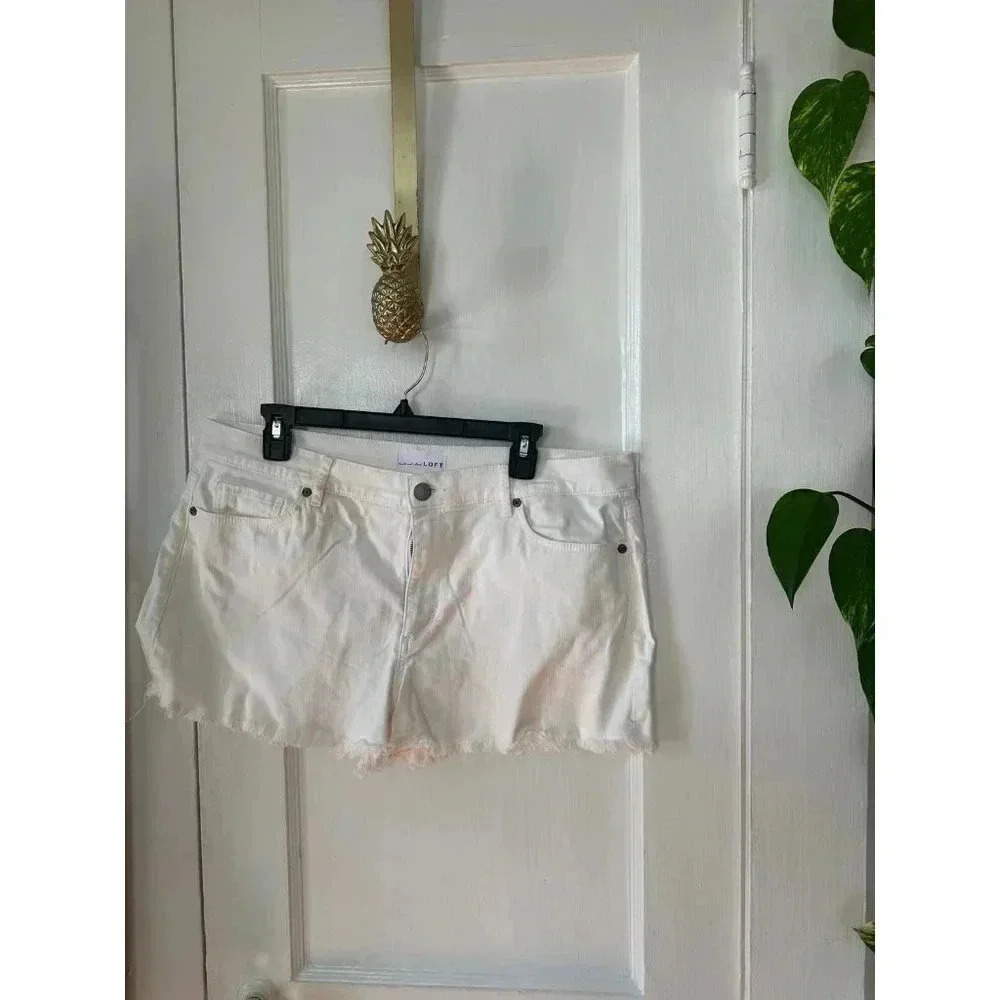 LOFT Womenโs size 12 white Shorts
